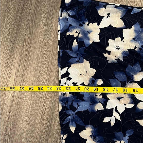 JM Collection Navy and White Floral Tank Top - Picture 5 of 5